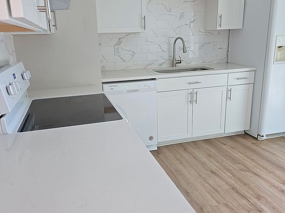 3rd image of 3107 Crescent Ln