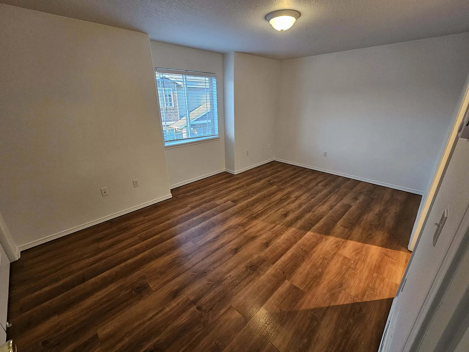 2521 NW Cedar Ave — Photo 2