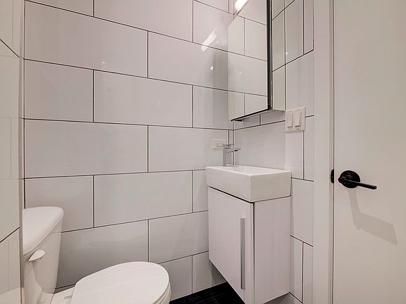 5th image of 138 Ludlow St #10B
