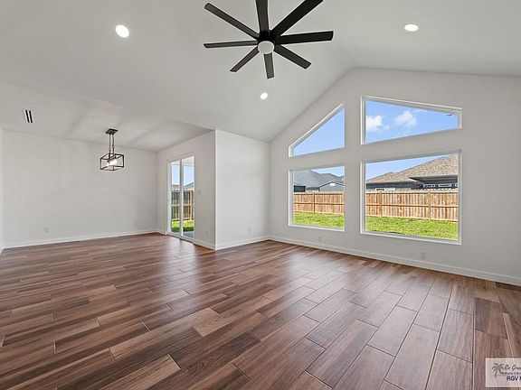 5th image of 111 Heron Dr