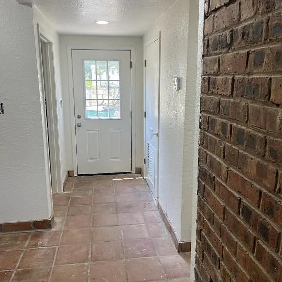 210 Cates St — Photo 3