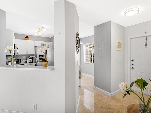 4th image of 1136 SW 44th Terrace