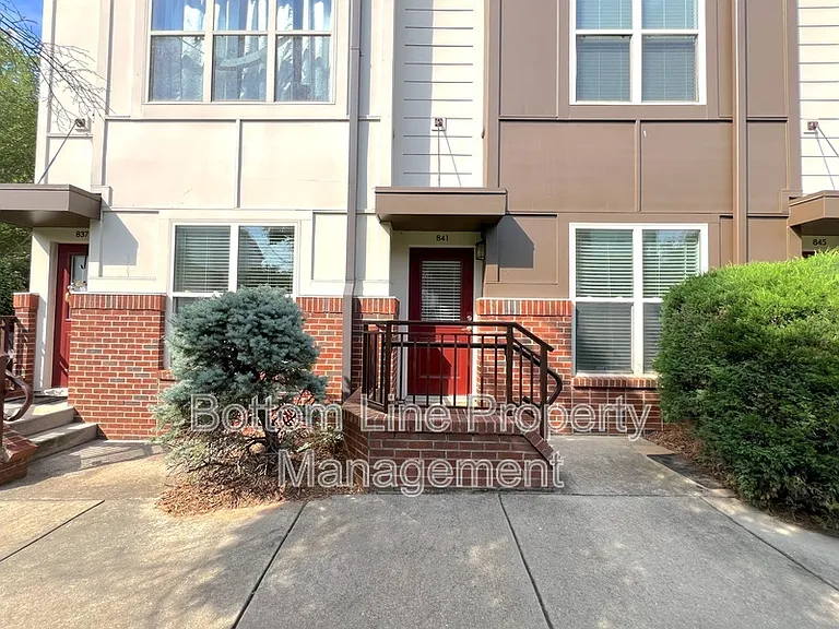 841 Seigle Point Dr — Photo 2