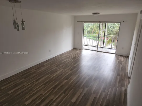 2620 NE 135th St APT 326, North Miami, FL 33181
