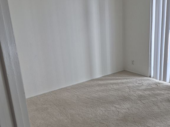 3rd image of 1344 Molino Ave APT 202