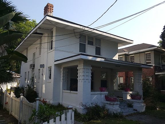 3rd image of 33 W 10th St