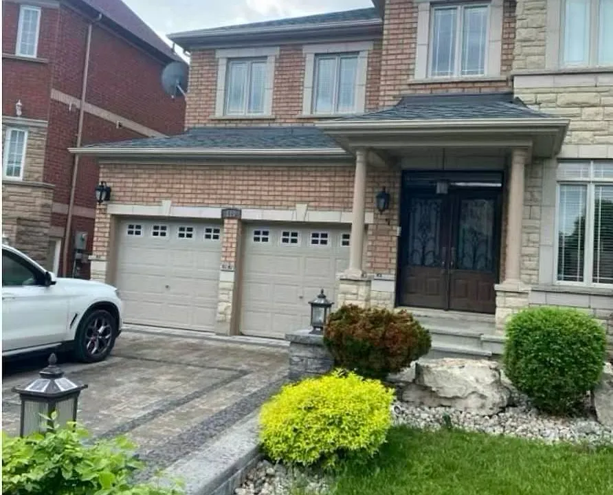 110 Bond Cres #1