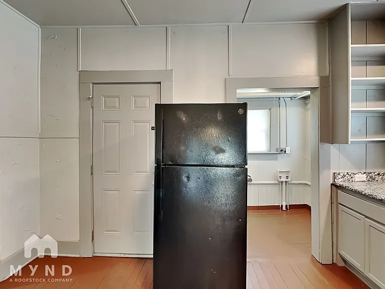 114 S Lamar St — Photo 9