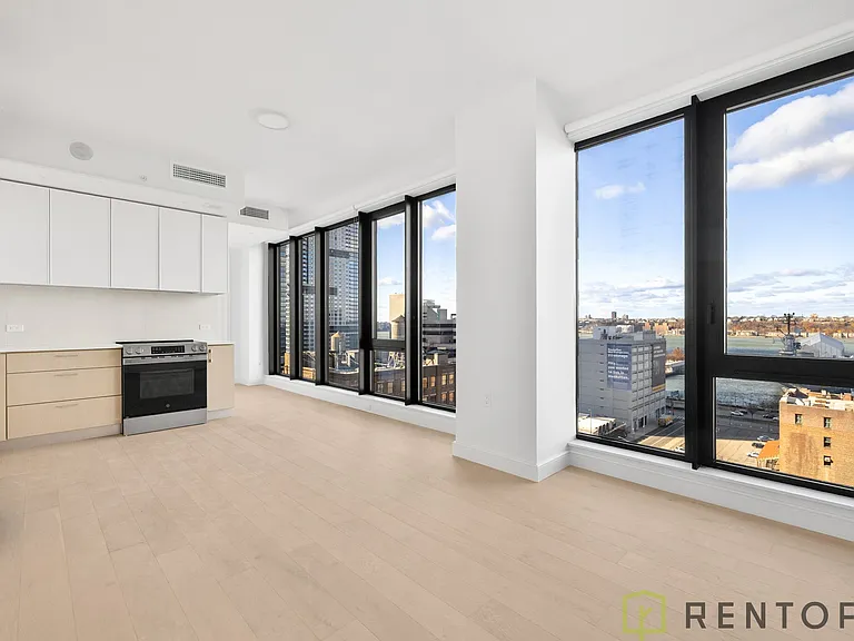 622 11th Ave #1302 — Photo 9