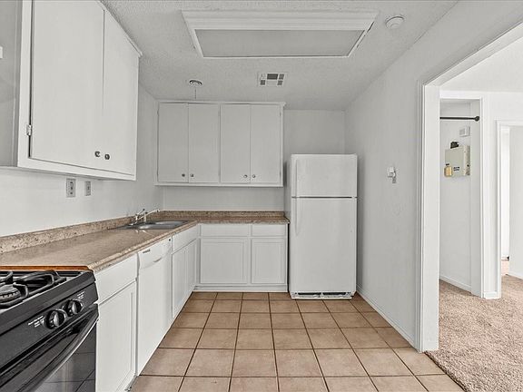 2nd image of 1002 Orange St