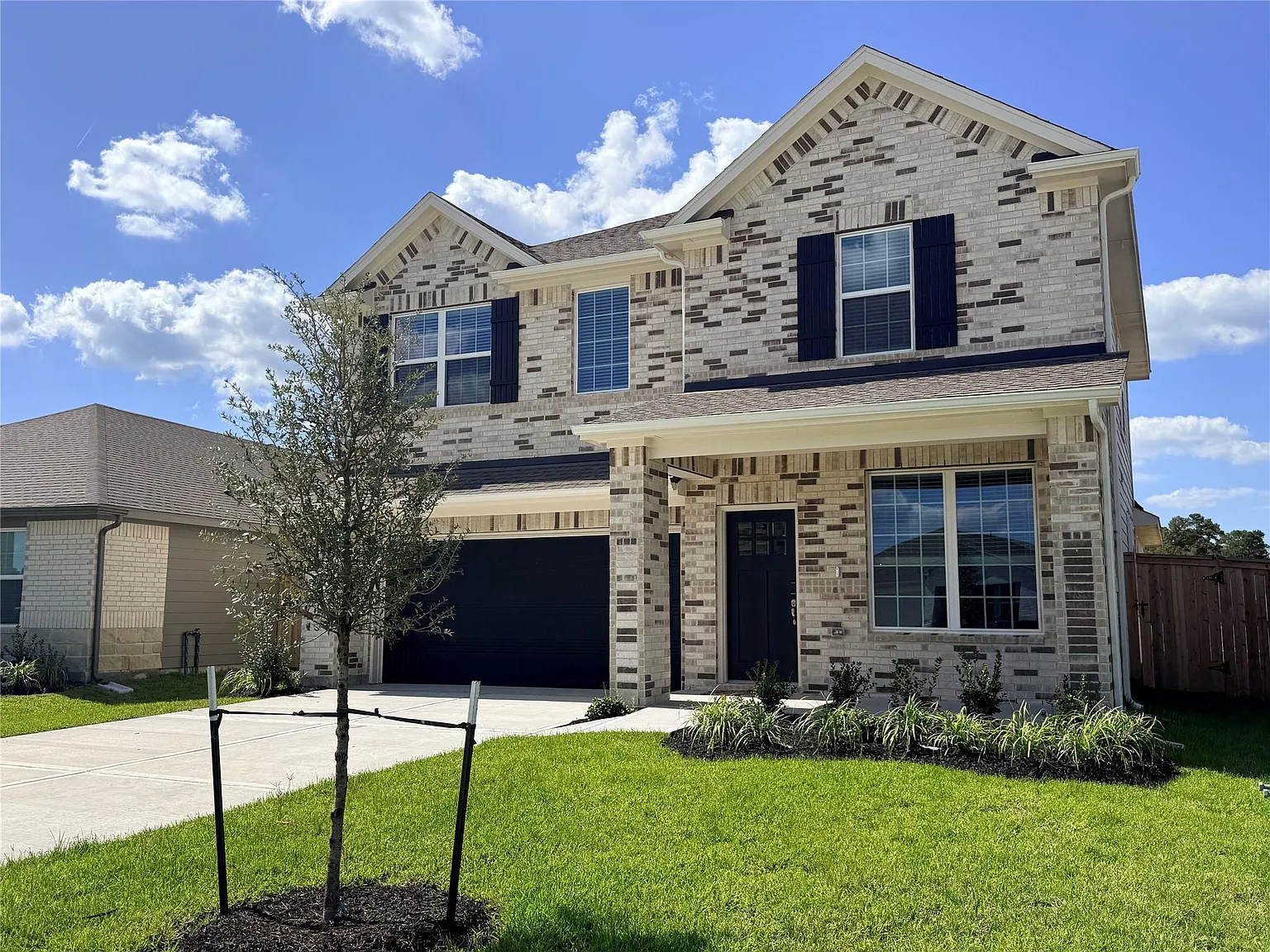 4 bed, 3.5 bath, 2521 sqft, $2,500 — Photo 2