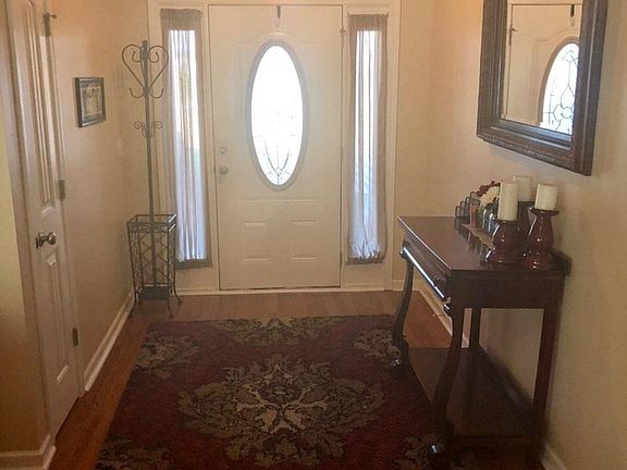 3rd image of 136 Sandalwood Cir
