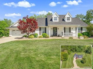 5483 White Oak Dr, Smithton, IL 62285