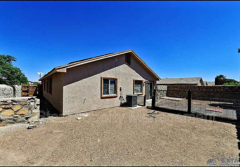 12976 Enrique Gomez Ln — Photo 43