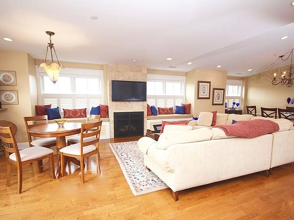 3rd image of 220 Humphrey St Unit 305