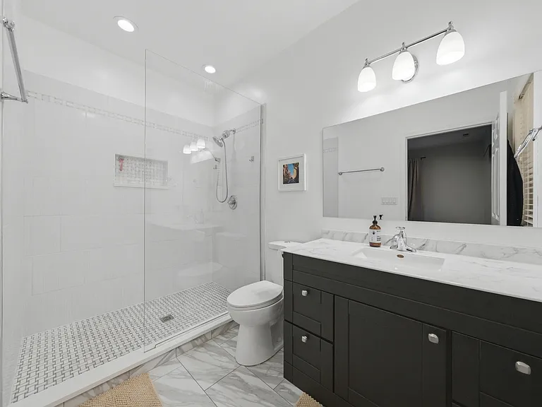 1623 W Grand Ave #1E — Photo 7