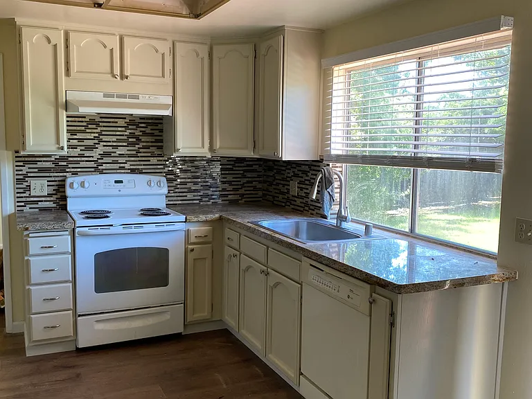 3445 Quincey Ln — Photo 5