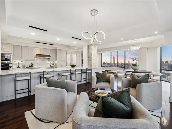 15 Greenway Plz #Penthouse 29c, Houston, TX 77046