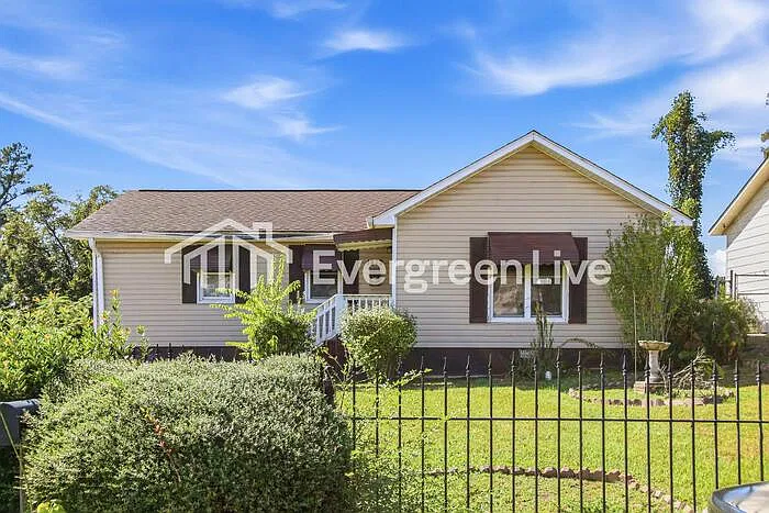 1812 Huntington Dr