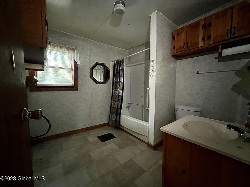 5th image of 624 South Street