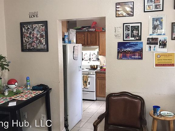 5th image of 2420 James Ave N #2