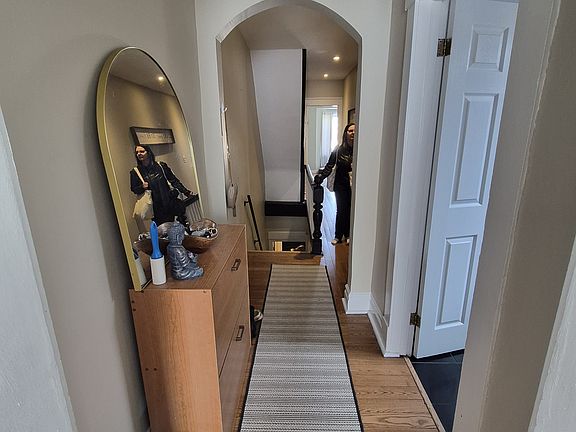 3rd image of 218 Broadview Ave