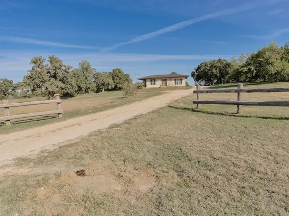 335 Chaparral Rd, Bowie, TX 76230