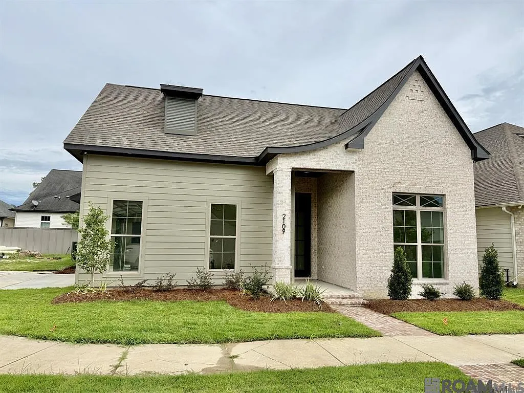 3 bed, 2320 sqft, $4,200 — Photo 1