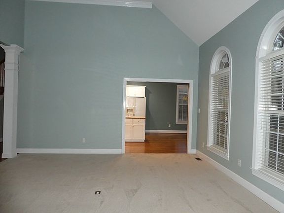 3rd image of 158 Kestwick Dr E