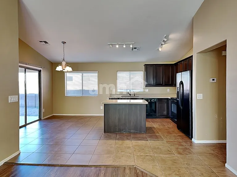 2324 S 238th Ln — Photo 5