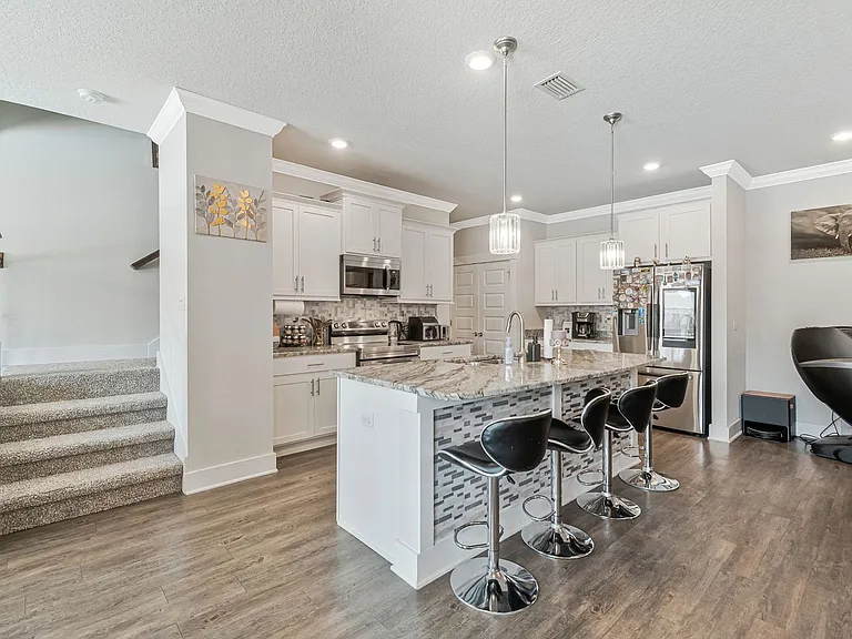 6076 Cherry Hill Cir — Photo 10