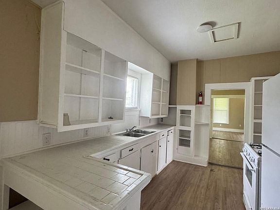 4th image of 326 STONEWALL ST