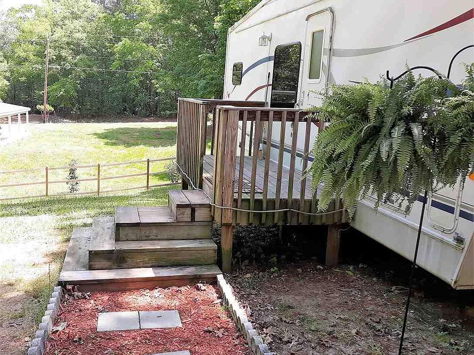 1st image of 120 Lone Star Dr