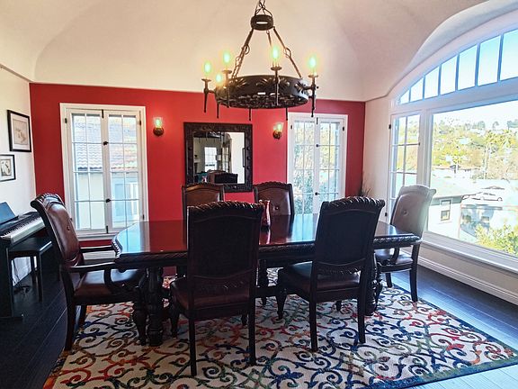Dining room.