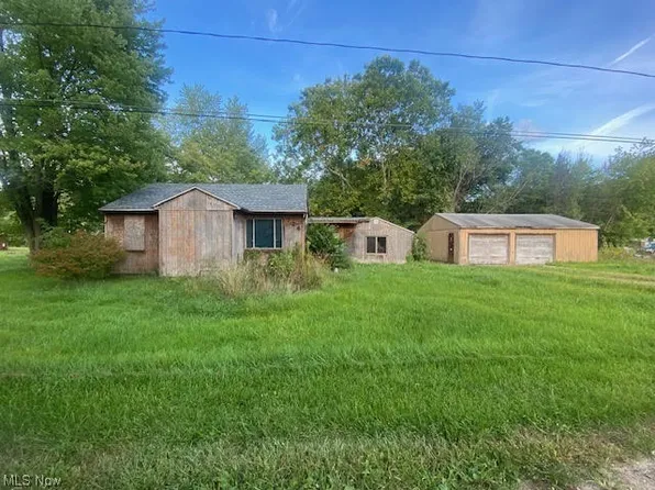 724 Briggs Rd, Leavittsburg, OH 44430