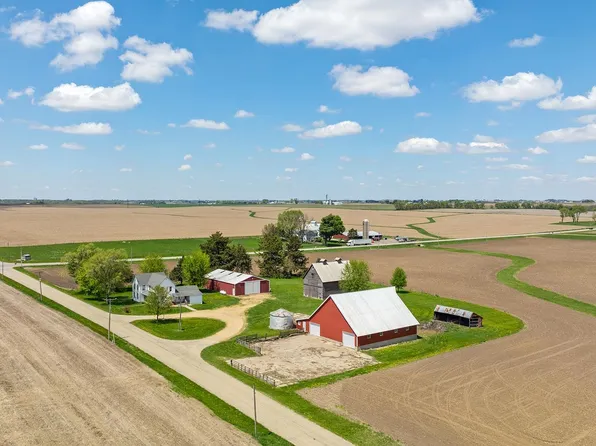 7928 W Edgewood Rd, Dixon, IL 61021