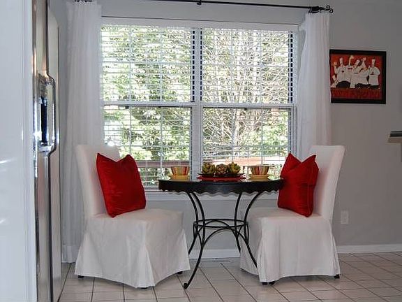 Kitchen Breakfast Area