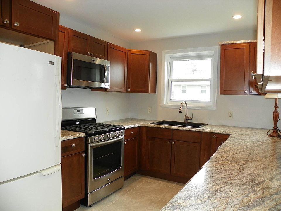 2nd image of 177 Lake Shore Dr