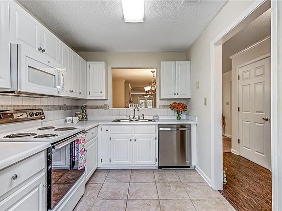 2nd image of 4012 Stillwater Dr