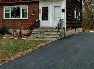 35 Riverside Dr, Suffern, NY 10901