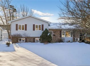 82 Crestwood Dr, Moncton, NB E1C 9E4