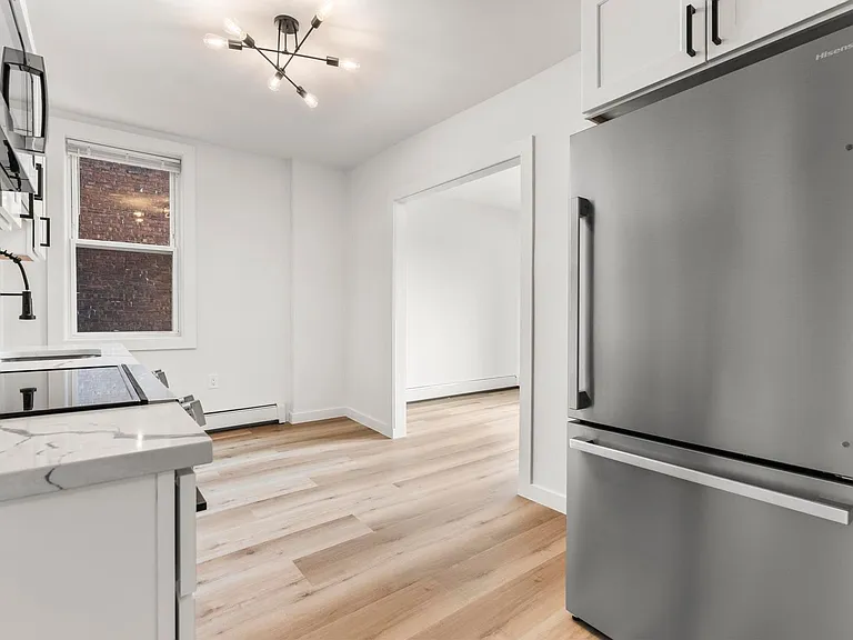 411-431 N Main St #8 — Photo 11