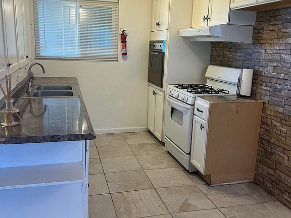 4th image of 827 Falcon Dr