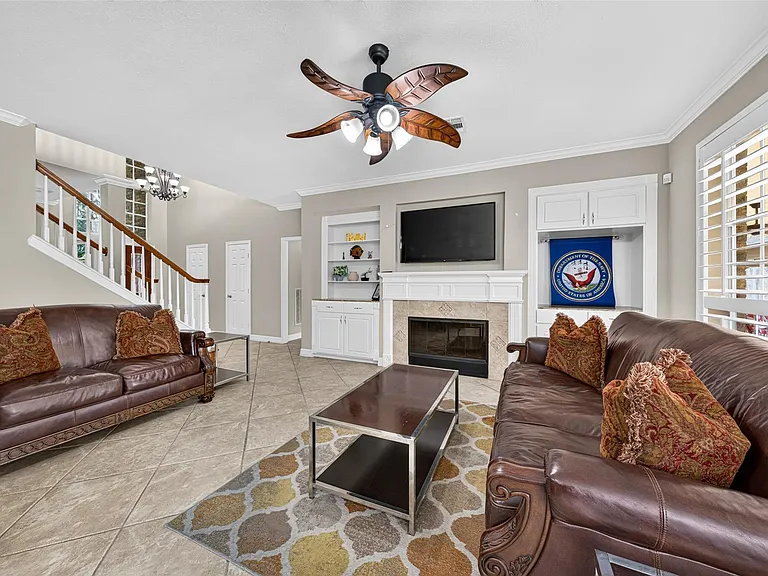 1719 Cantigny Ln — Photo 10