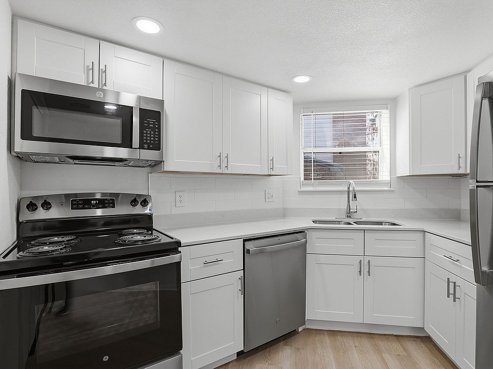 B2 - Two Bedroom Two Bathroom Fully equipped kitchen with window above sink.