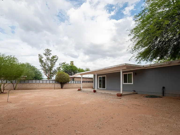 2217 E Silver St — Photo 26
