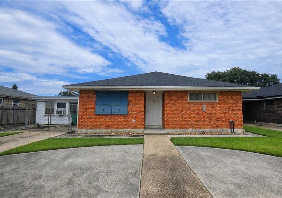 1st image of 2117 Diana St