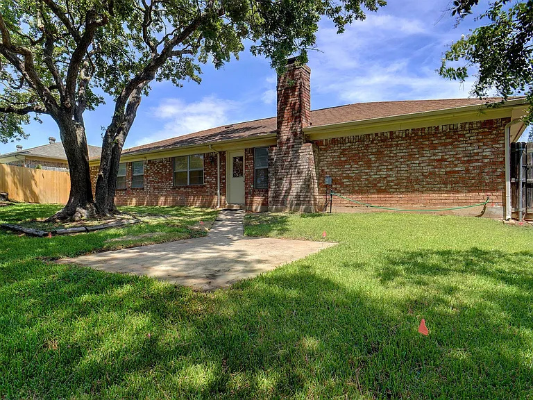 720 Huntwich Dr — Photo 30