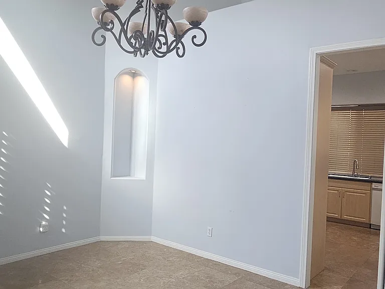 10 Champagne Cir — Photo 8