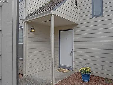 2nd image of 251 NE Village Squire Ave Unit 5
